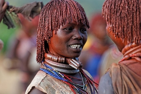 ‏‏אשה מאחד השבטים של איזור דרום נהר האומו - עותק