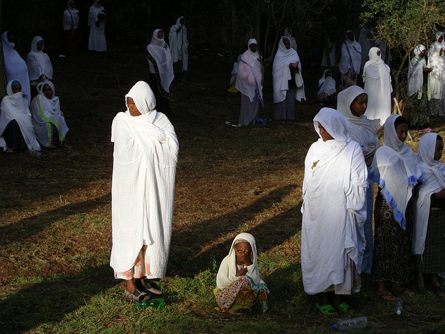 נערות אתיופיות בלבוש מסורתי